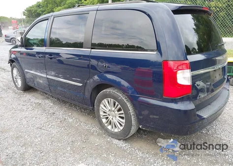 2015 Chrysler Town & Country Touring-L z USA, uszkodzony, nr VIN 2C4RC1CG0FR620942